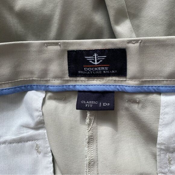 Dockers Men's Classic Fit Original Khaki 36x34 - Picture 2 of 6